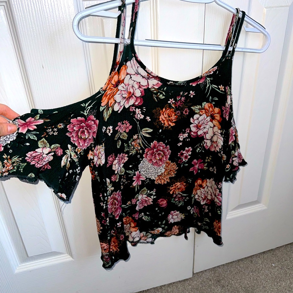 Flower Capped Sleeve Crop Top